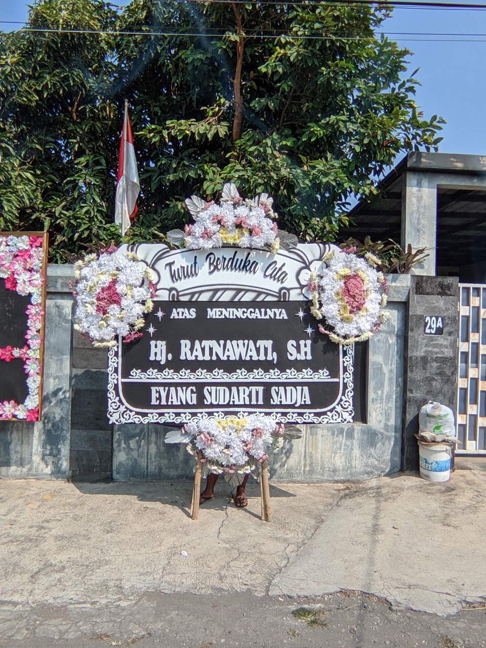 Karangan bunga KAR-UWHEG